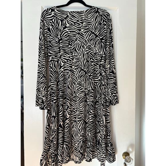 Style & Co Women’s Animal Print Dress Medium Zebra Flow stretchy long sleeve - Picture 2 of 5